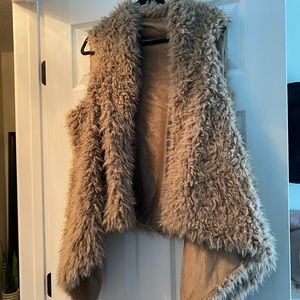 Fuzsy open front vest